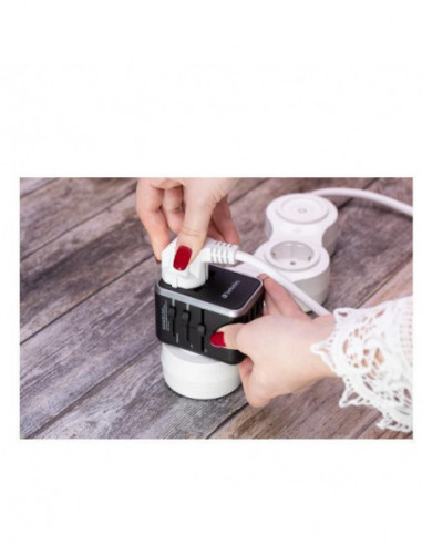 Adaptador de Viagem Universal...